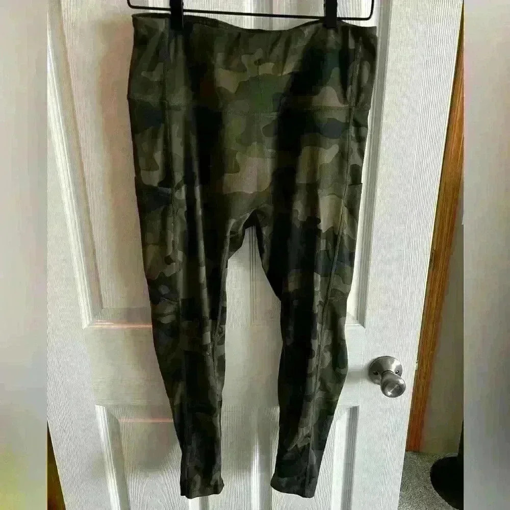Live your greatness camo leggings